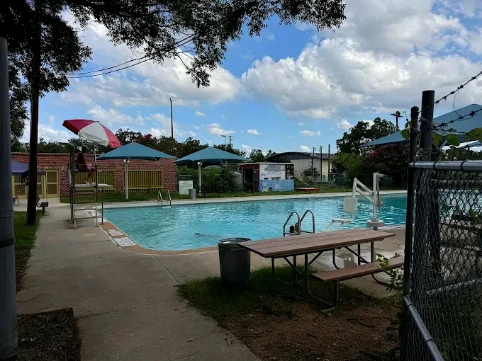 Parque Zaragoza Pool