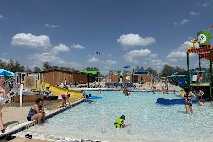 Veterans Memorial Pool (Cedar Park)